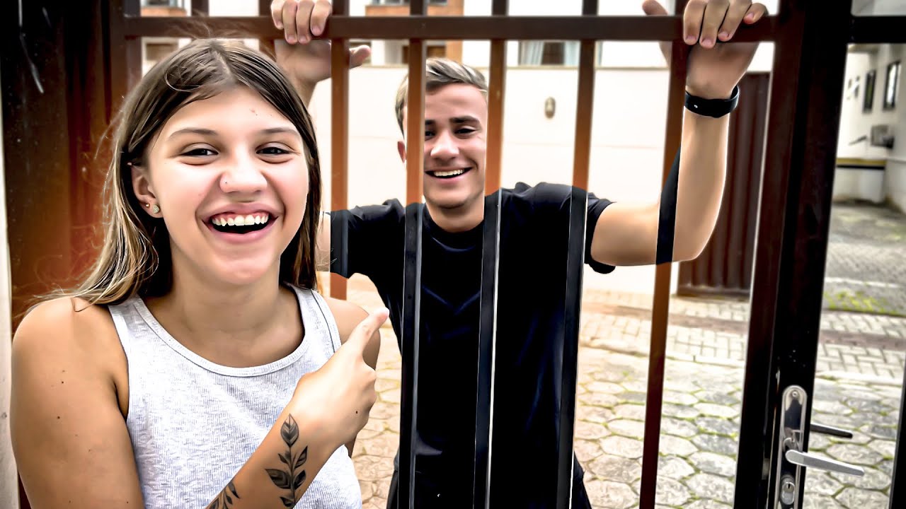 Do Nada O Vizinho Apareceu Na Porta Da Minha Casa… 👀😱