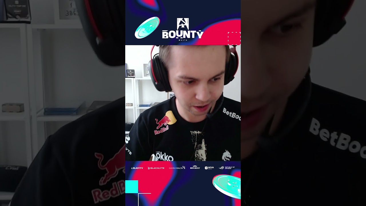 SH1RO JUST LOVES TO CLUTCH 🥰