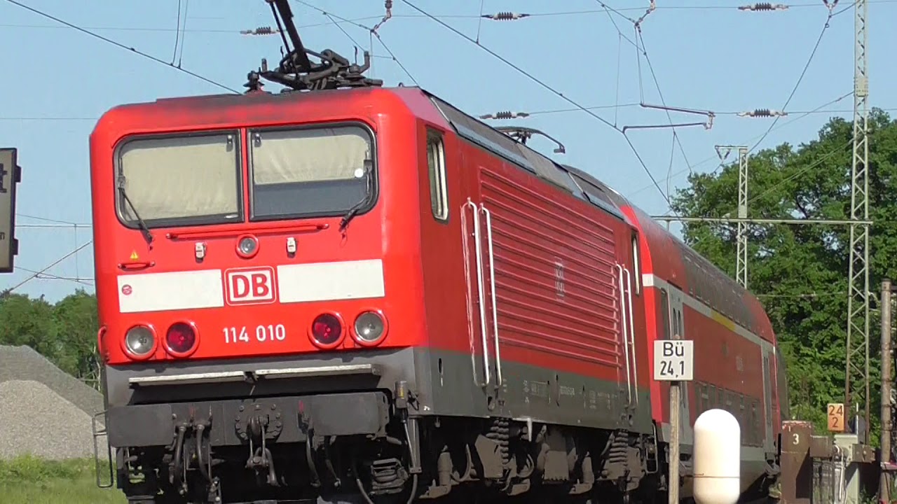 Regional Express mit 2x Baureihe 114 als Zug -und Schublok am 04. Mai 2018 in Hanau (Hessen)