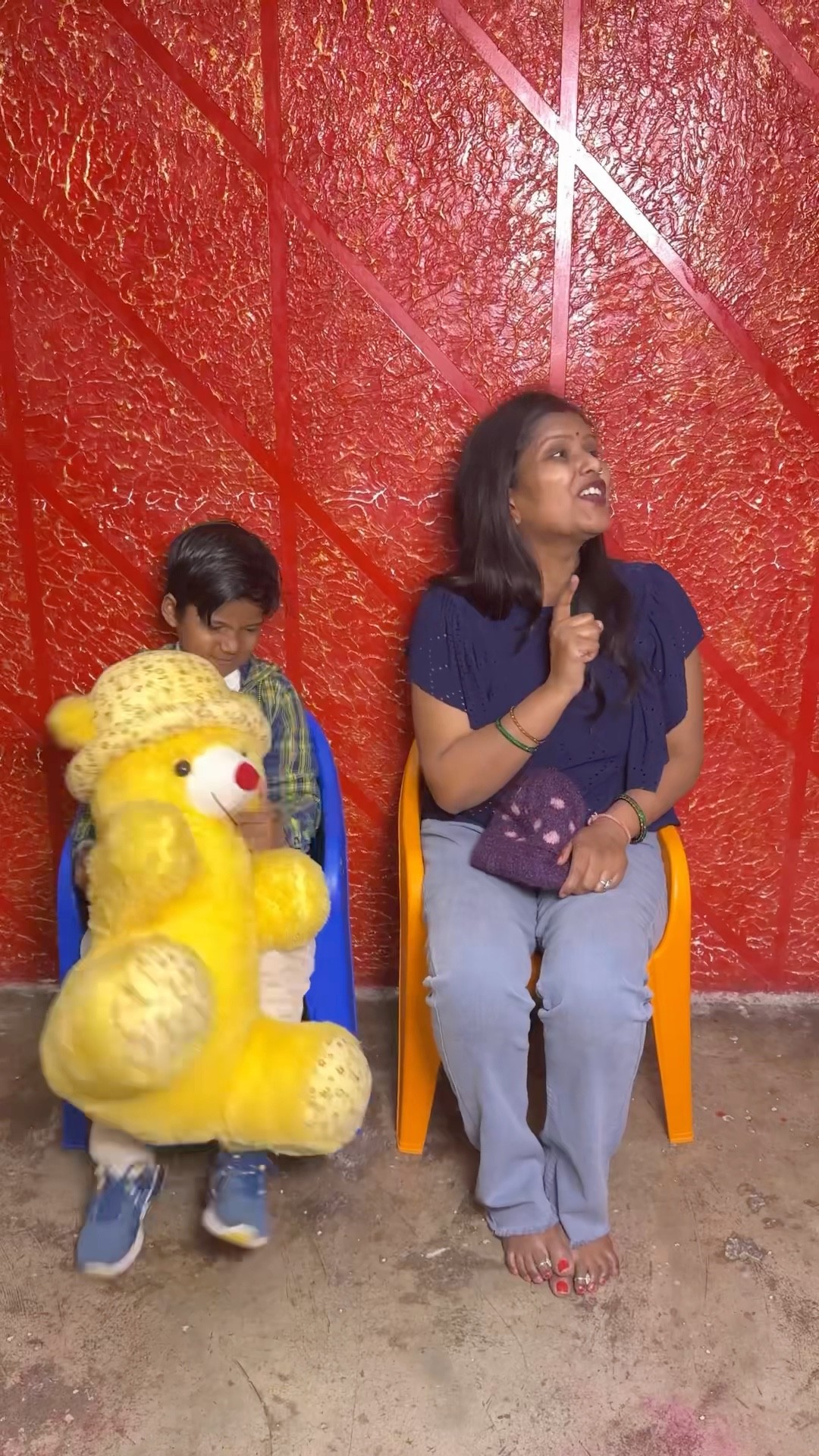Dadi ne Plane se hame Dher saare gift diye ?? #shorts #funny #comedy #ytshorts #funnyvideo