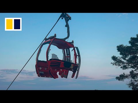 Cable car accident in Turkey leaves passengers stranded