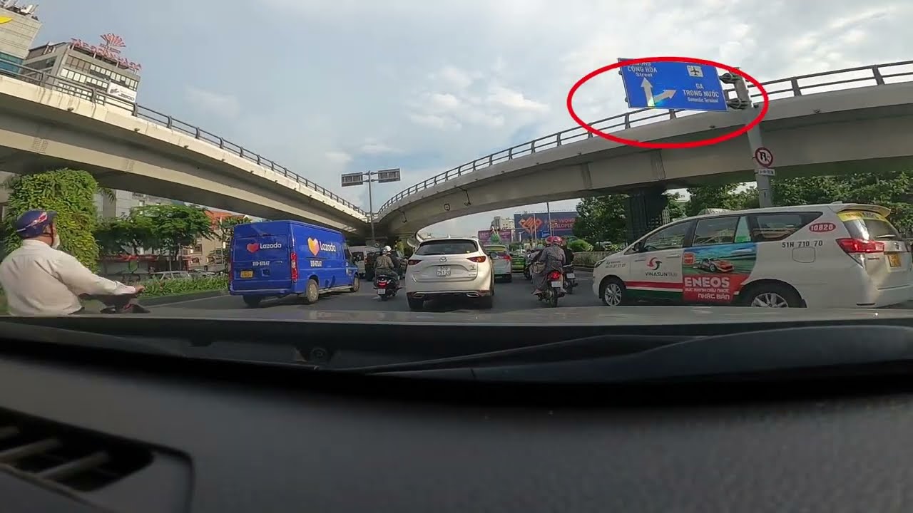 Hướng dẫn lộ trình đón khách hạ cánh tại sân bay Tân... - youtube