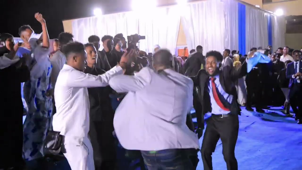 Hees shidan xafladii 14 August iyo Maxamed Jaamac 