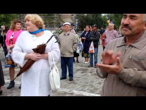 Праздник на площади.