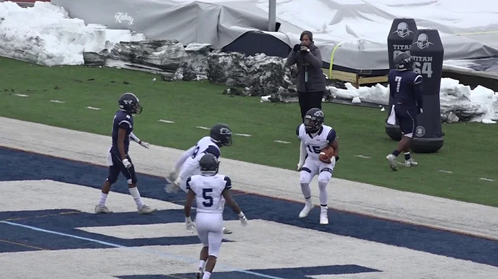 Khaaliq Burroughs scores a TD on fourth down vs. W...