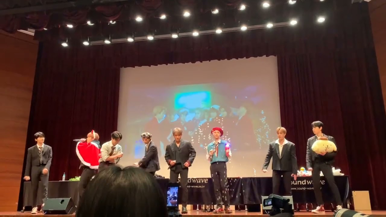 Stray kids singing Christmas EveL [Fansign Event | 211204] READ