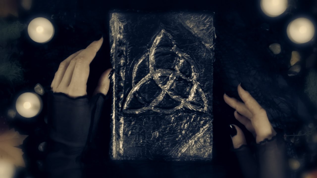 How to make a Spellbook with a MOVING EYE! 