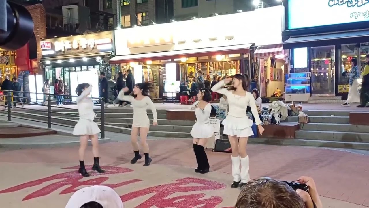 [Hongdae busking] Kpop Dance Team 