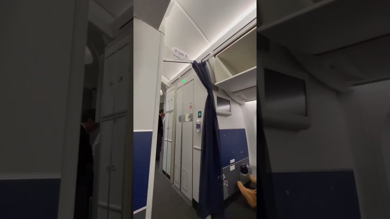 United Airlines Premium Economy Class Boeing 787 10