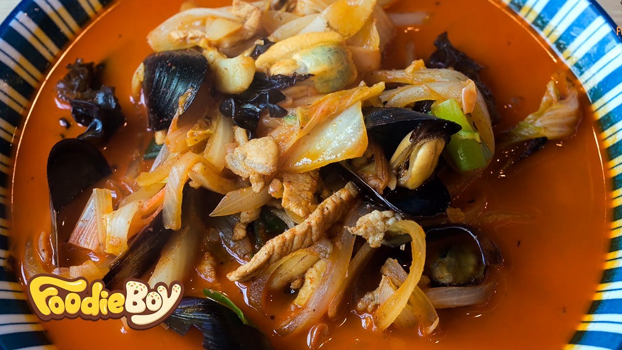 Чампон (густой острый суп из морепродуктов) - Уличная еда в Корее