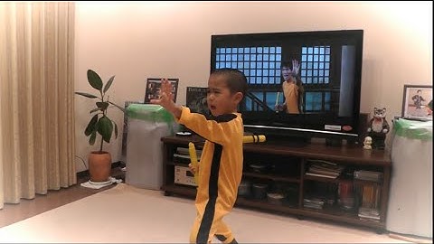 Chú nhóc múa con nhị khúc như lý tiểu long