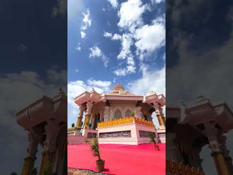 लड्डू गोपाळाच्या चरणी भक्तीचा हा सुंदर सोहळा अर्पण..