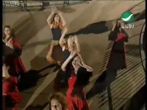 يحملون قلبك ألف كلمة من الحزن ولا يعطون كلمة واحدة تشفي جراحك