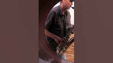 Using my fist to make the pipeline vibrate before I start playing the saxophone !