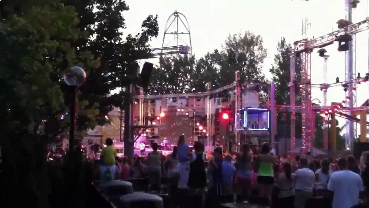 Carly Rae Jepsen "Call Me Maybe" LIVE @ Cedar Point Carly Rae Jepsen "Call Me Maybe" LIVE @ Cedar Point