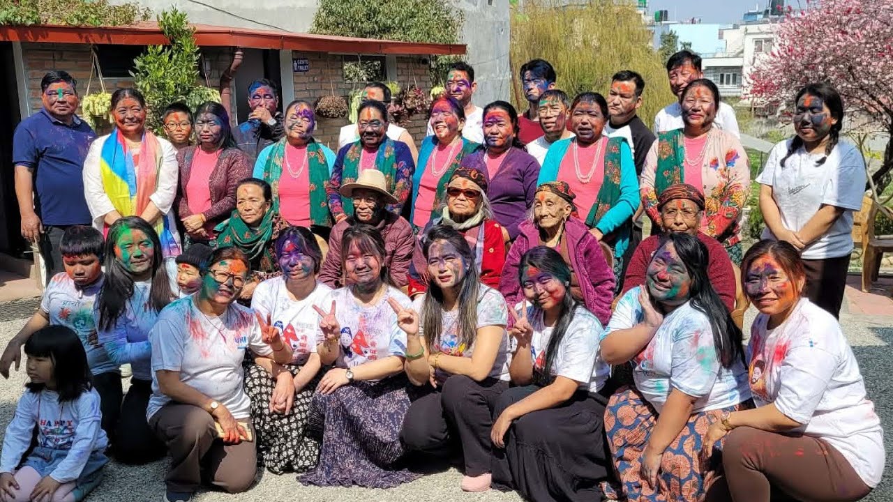 Haamro holi yasari kheliyo 