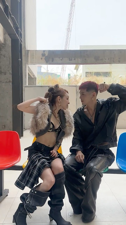 This is how they 'Touch' #KARD #카드 #BM #비엠 #SOMIN #전소민 #DRIFT #Touch