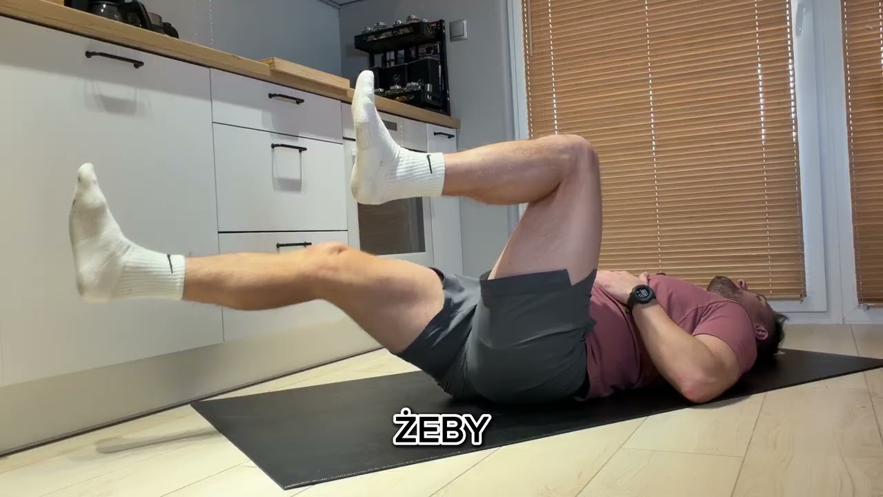 Masz wydęty brzuch i bolą Cię plecy? Zrób te 3 ćwiczenia zamiast brzuszków