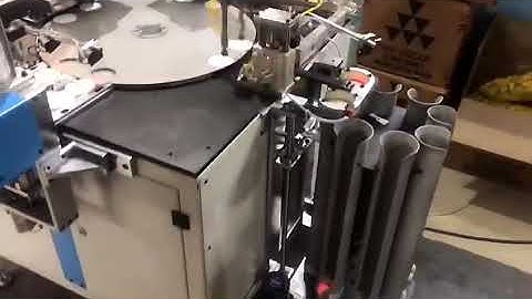 ICE CREAM LID AND SPOON ASSEMBLY MACHINE
