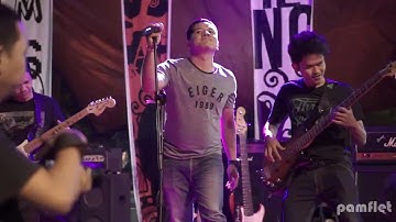 Indonesia Baru - Fantasi (Live By PAMFLET Band)