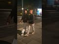 Şeytana uymak ) Cumartesi akşamı, Paris'te gezinti.