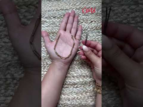 حيلة بسيطة لارتداء سوار السلسال من دون عناء