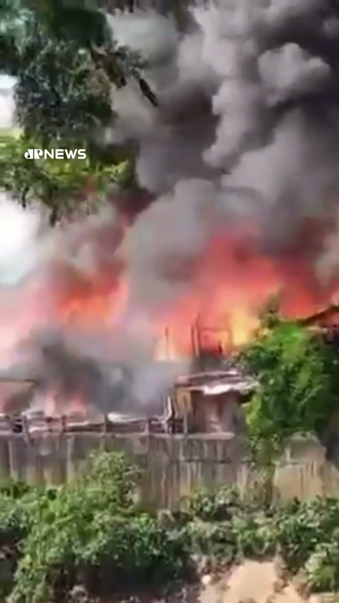 Incêndio atinge comunidade no Bom Retiro e interdita trecho da Marginal Tietê em SP #shorts