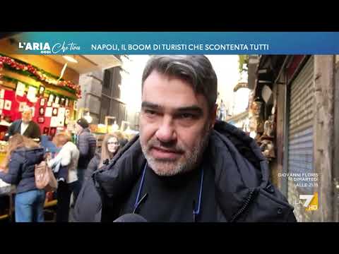 Video Napoli, il boom di turisti che scontenta tutti