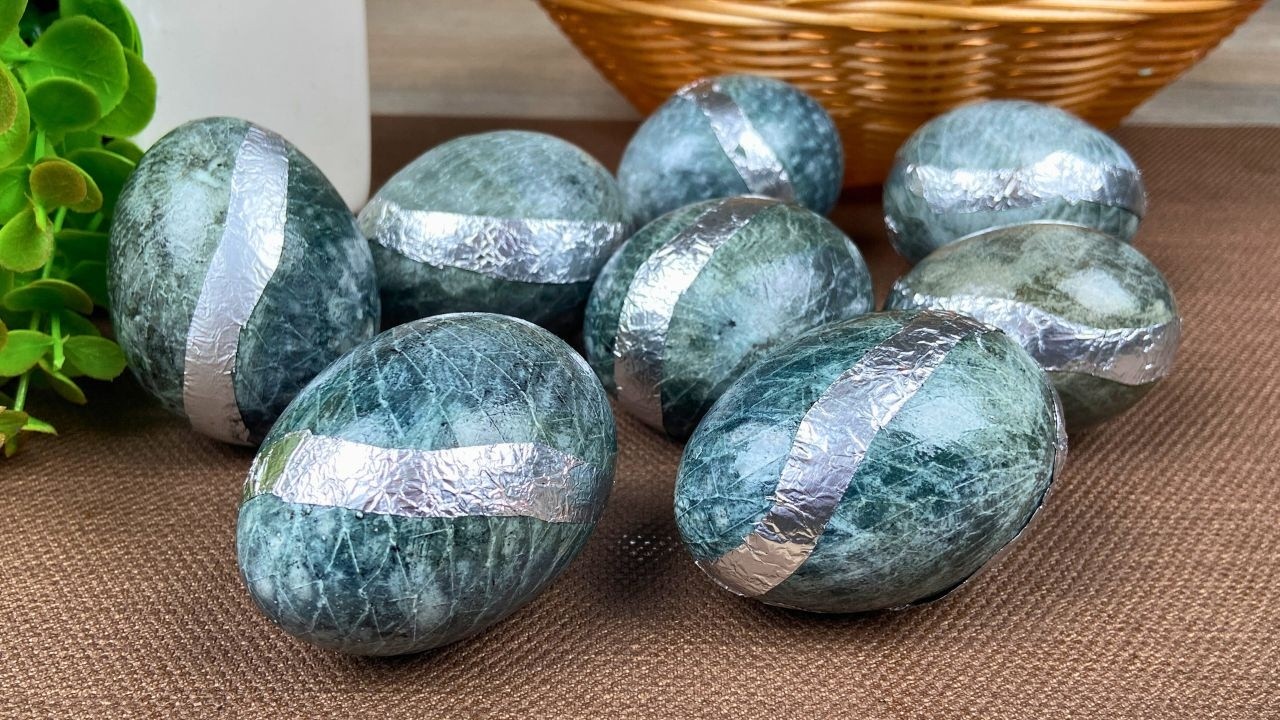 ВСЕГО 3 МИНУТЫ! 🥚 Красить яйца ОЧЕНЬ ПРОСТО! 🎨 Как покрасить пасхальные яйца