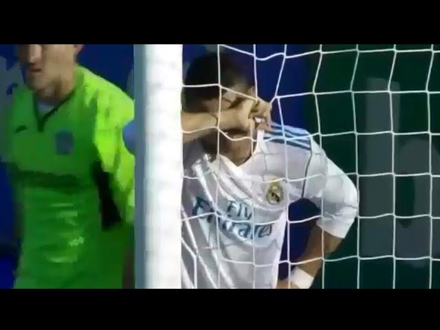 Cristiano Ronaldo Missed Open Goal Chance- Real Madrid vs Barcelona 2-2 -  El Clasico 23.04.2017 on Make a GIF