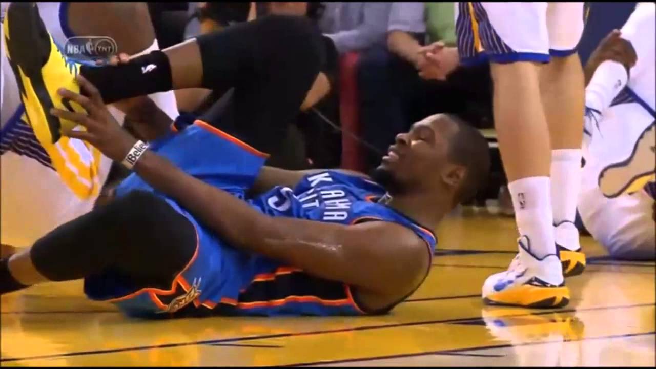 Kevin Durant suffers ankle injury against Golden State (12-18-14) - YouTube