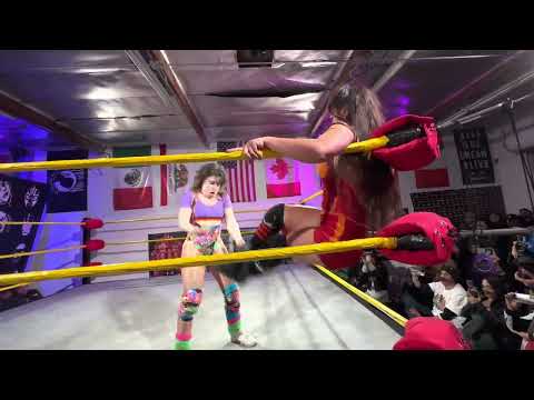 Delilah Doom VS Johnnie Robbie