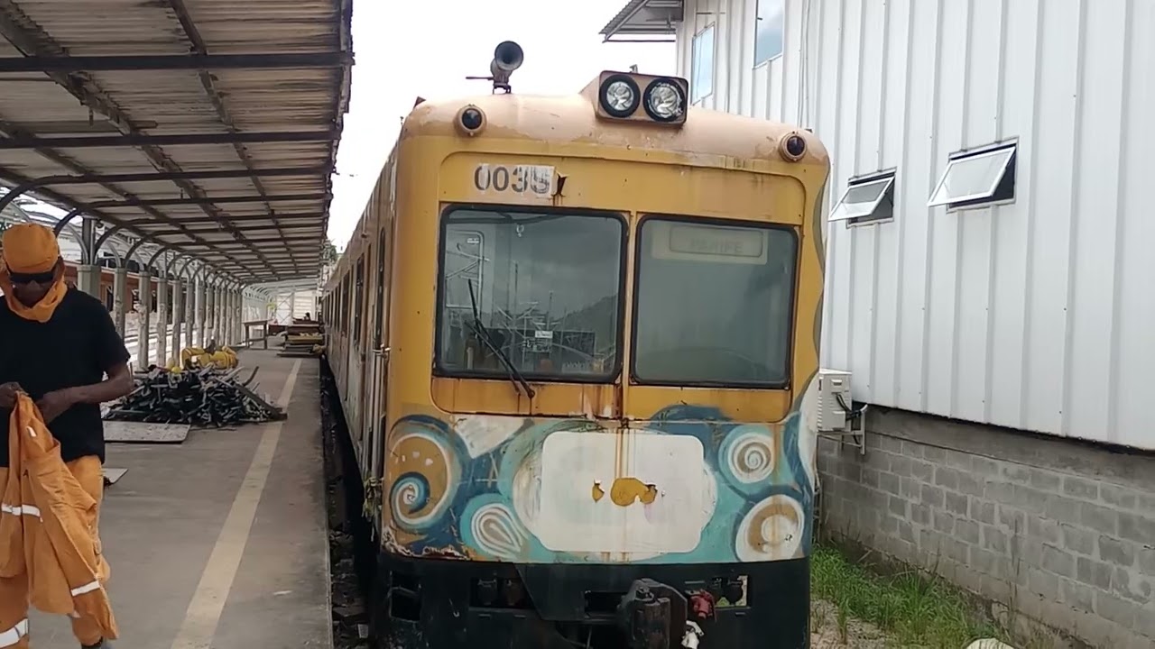 Fim de nosso trem do subúrbio dá o lugar agora o VLT