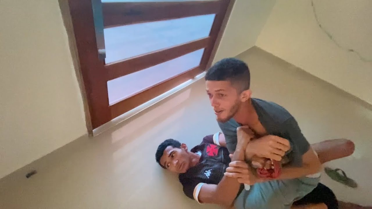 PEGUEI O BRUTINHO DE GEITO NA CASA NOVA DO MARCOS