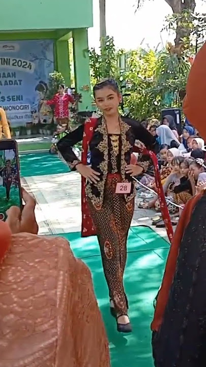Juara 1 Lomba Fashion Show Busana Adat dalam Rangka Hari Kartini