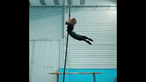 Woman Shows Off Amazing Flying Pole Dancing Skills - 1255539