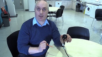 How to change a plug fuse