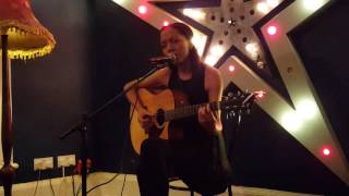 Video thumbnail of "Laura Zocca - I Want You Back [The Jackson 5 cover] | Starry Starry Nights"