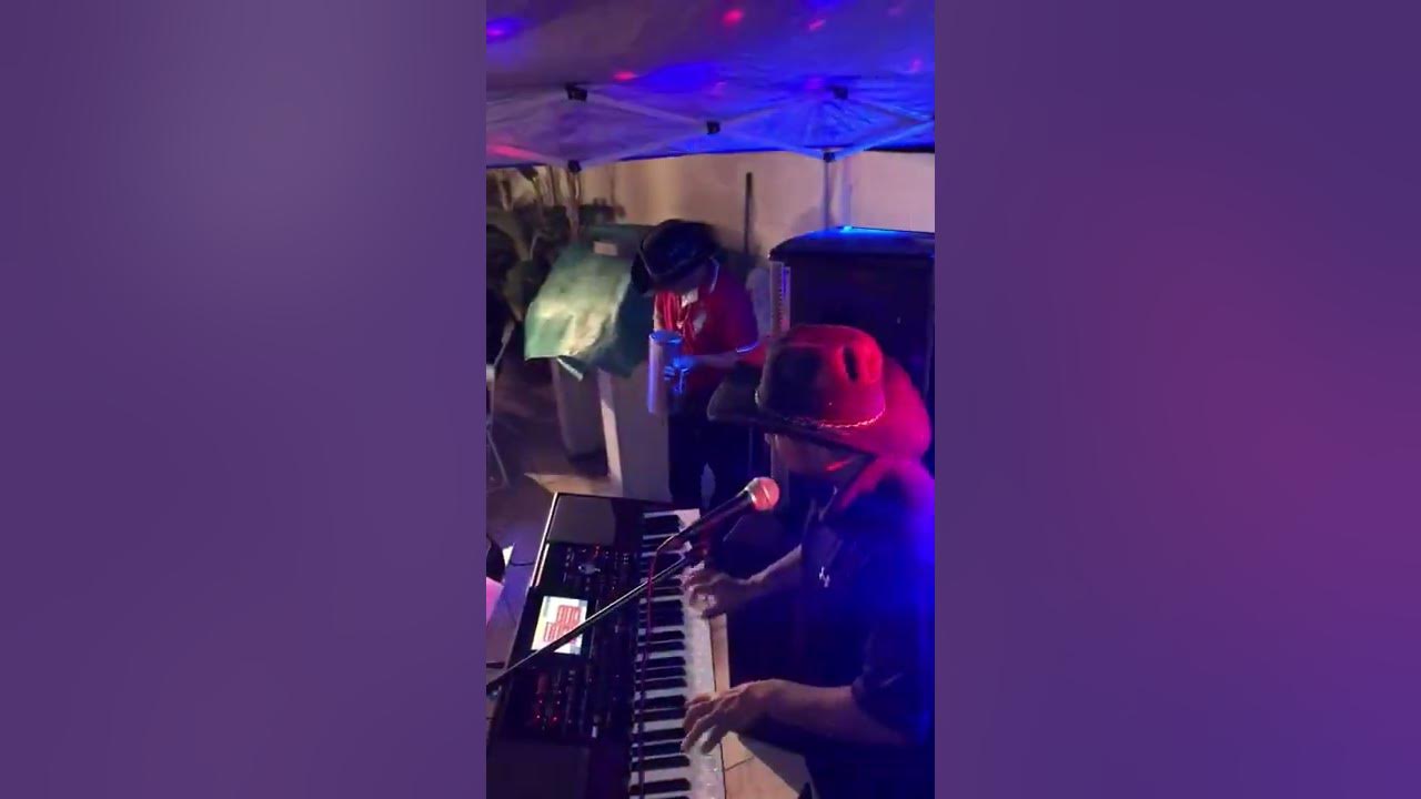 Tequila party rentals su sonido dj y tecladista tocando en vivo para su