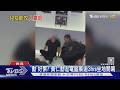 「勳」好累? 黃仁勳逛電腦展逾3hrs坐地開喝｜TVBS新聞 @TVBSNEWS01