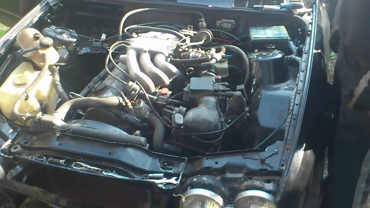 BMW e30 323i first startup after engine swap.... - YouTube