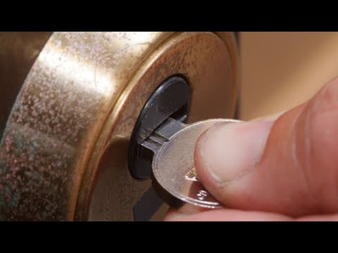 Video: ¿Cuál es la mejor forma de lubricar una cerradura?