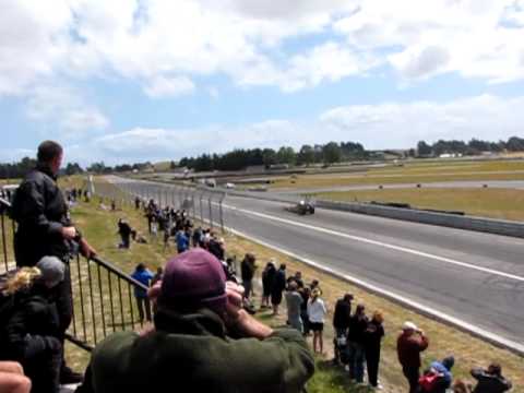 grant rivers running his new funny car - YouTube