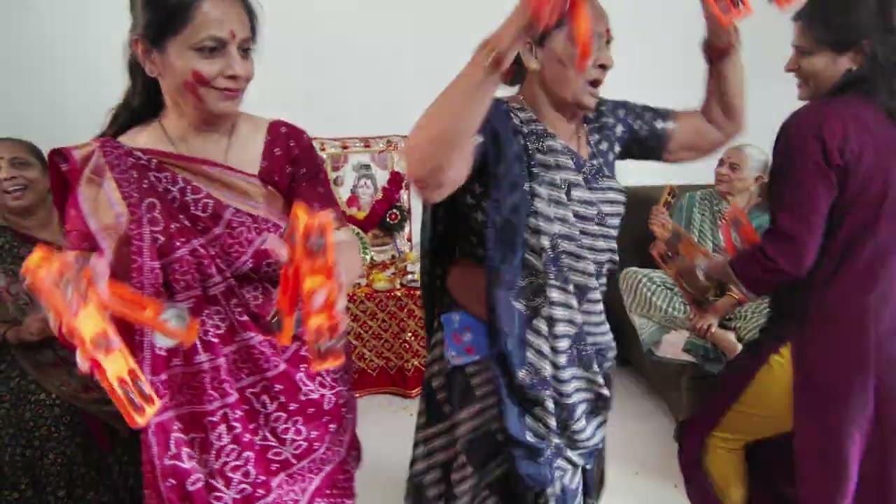 સ્વાગત મહિલા ભજન મંડળ વસ્ત્રાલ અમદાવાદ - 4  સ્નેહલબેન પંચાલના ત્યાં ભજન