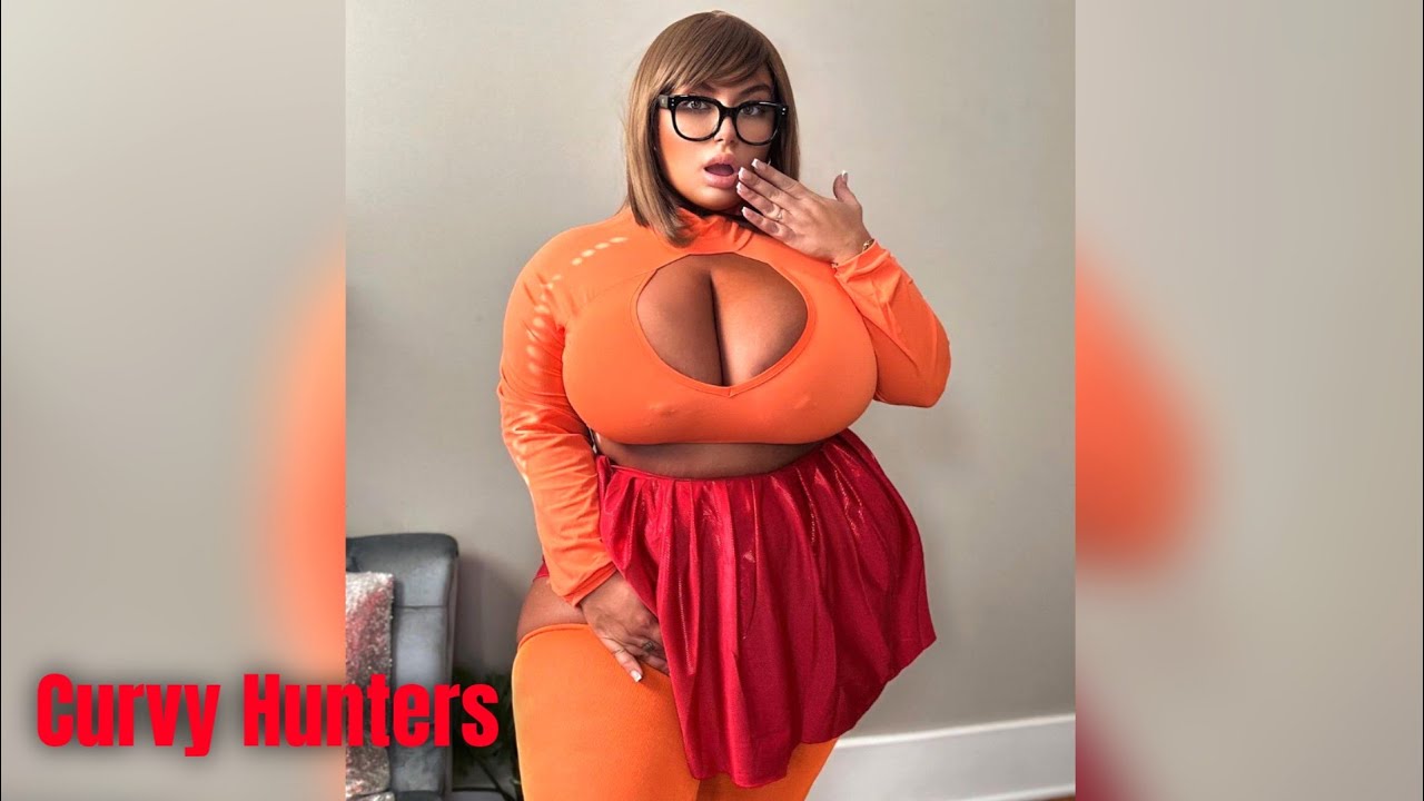 Ashley Bova 🌹 trending gorgeous curvy Italian plus size fashion model