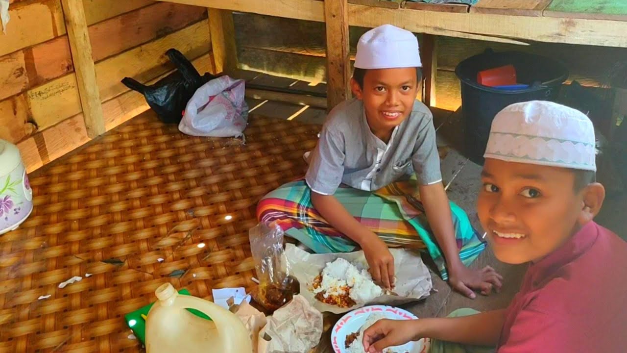 Potret Kesederhanaan Santri Pesantren Musthafawiyah Purba Baru