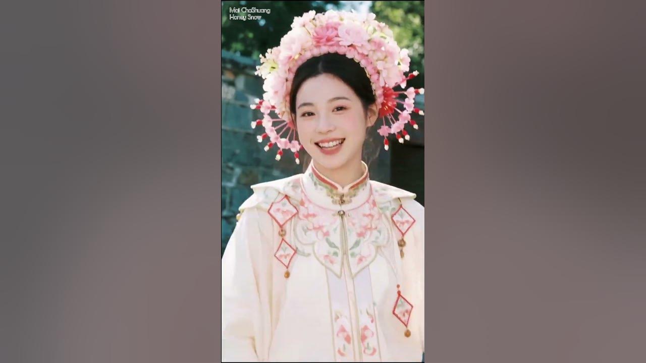 Chinese Girl Dance with flower hat