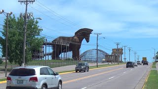 WISCONSIN DELLS, WISCONSIN Attractions / Driving the Strip