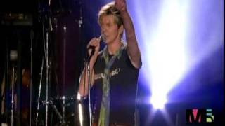 David Bowie - Heroes (2004 Live)