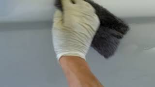 花粉まみれ、屋外保管でもボディダメージは少ないぞ。アウトランダーPHEVのスケール除去メンテナンス。